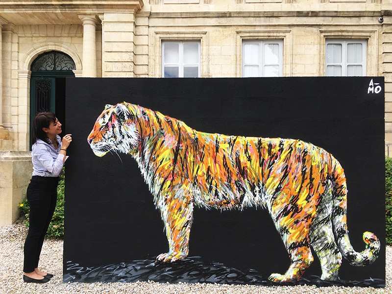 Tigre peint par l'artiste A-MO dans le jardin du château labottière à Bordeaux.