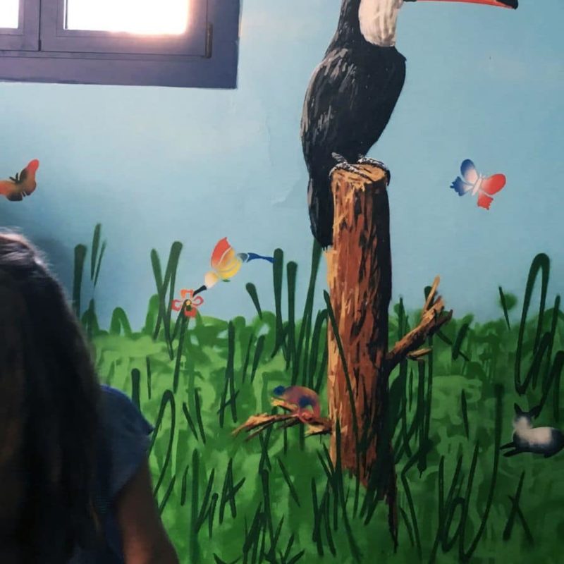 Peinture Murale Avec Des Animaux Peints Par L'artiste A-MO Dans Une école.