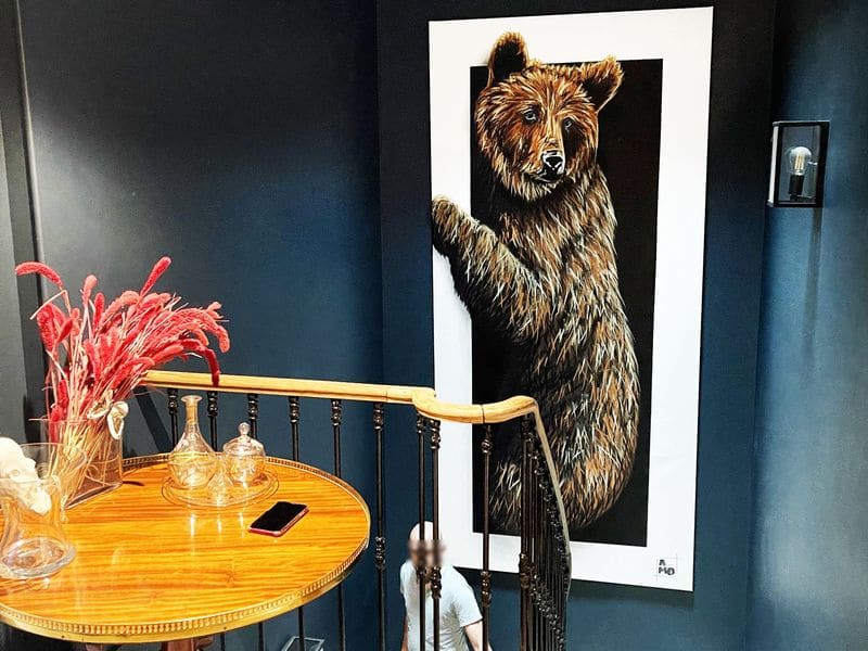 Tableau représentant un ours, peint par l'artiste A-MO street art.